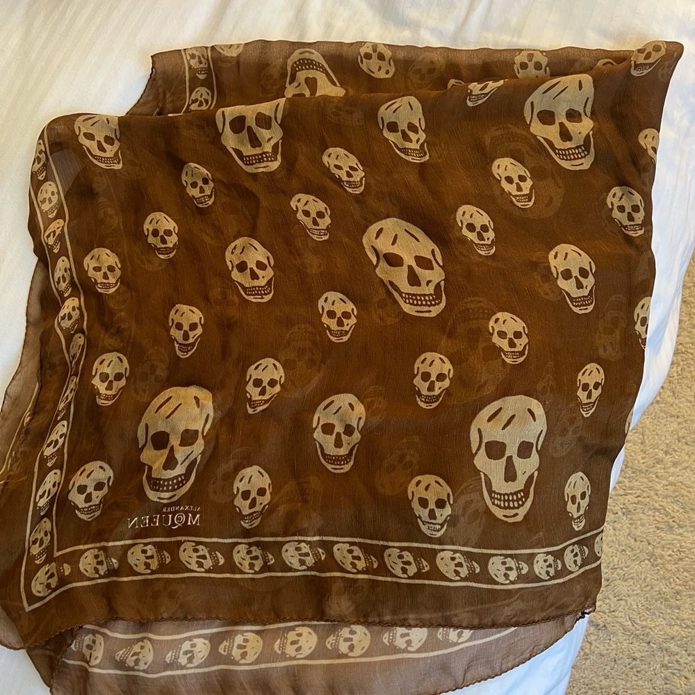 Alexander McQueen skull scarf